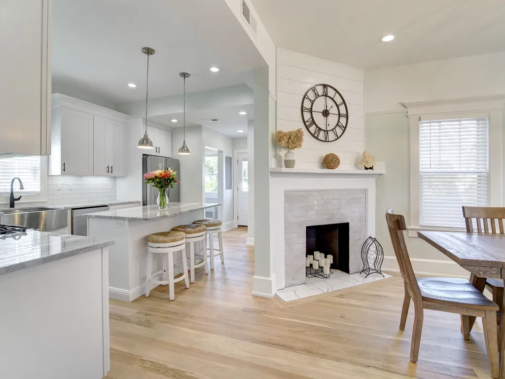 Open Floor Plan &amp;amp; gorgeous hardwood throughout!