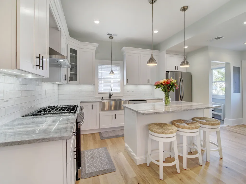 Marble counters &amp;amp; new appliances fridge w/icemaker