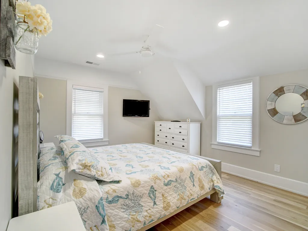Primary Bedroom with king bed, tv w/roku  &amp;amp; ensuite