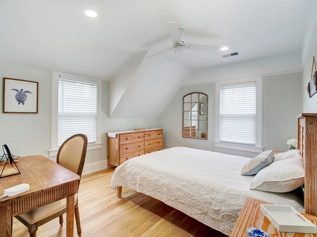  3rd spacious queen Bedroom