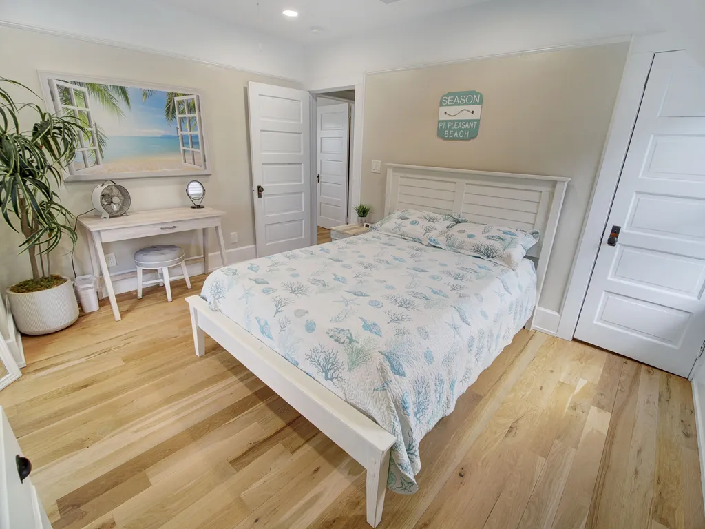 2nd queen Bedroom with desk