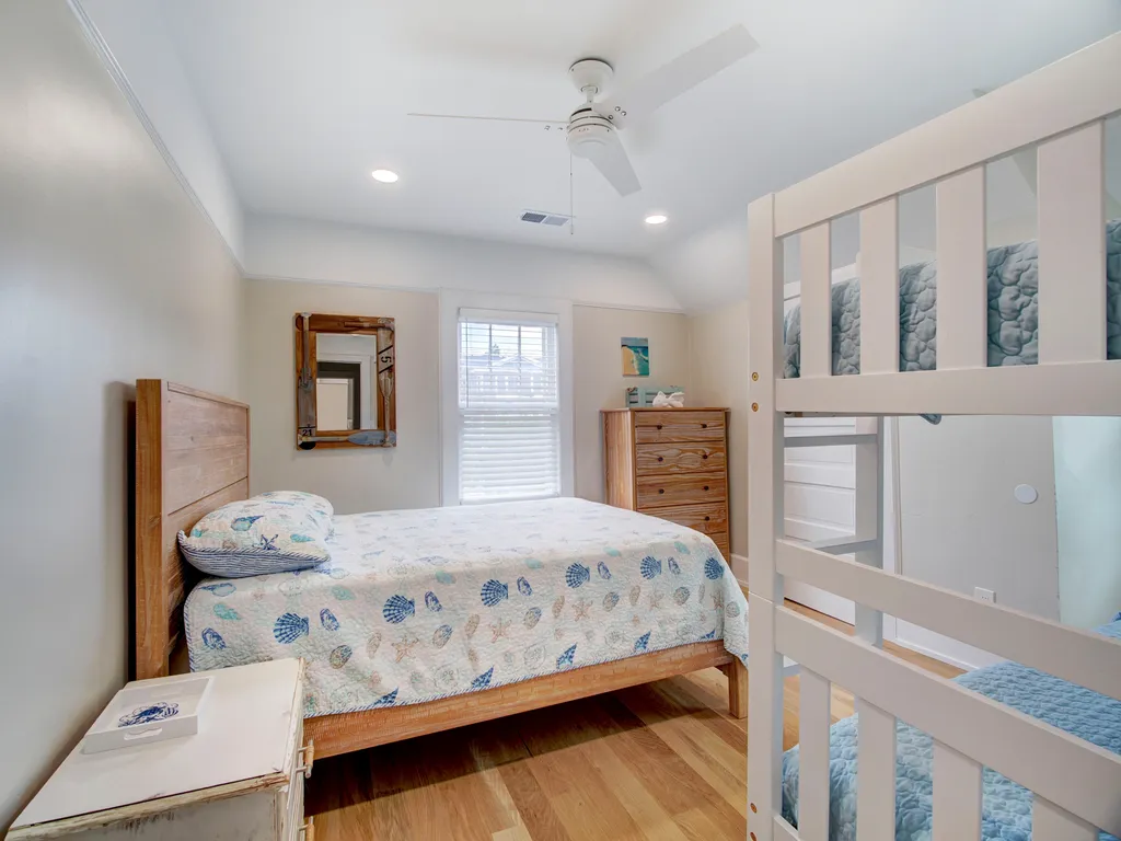 4th Bedroom with full bed &amp;amp; twin bunk beds