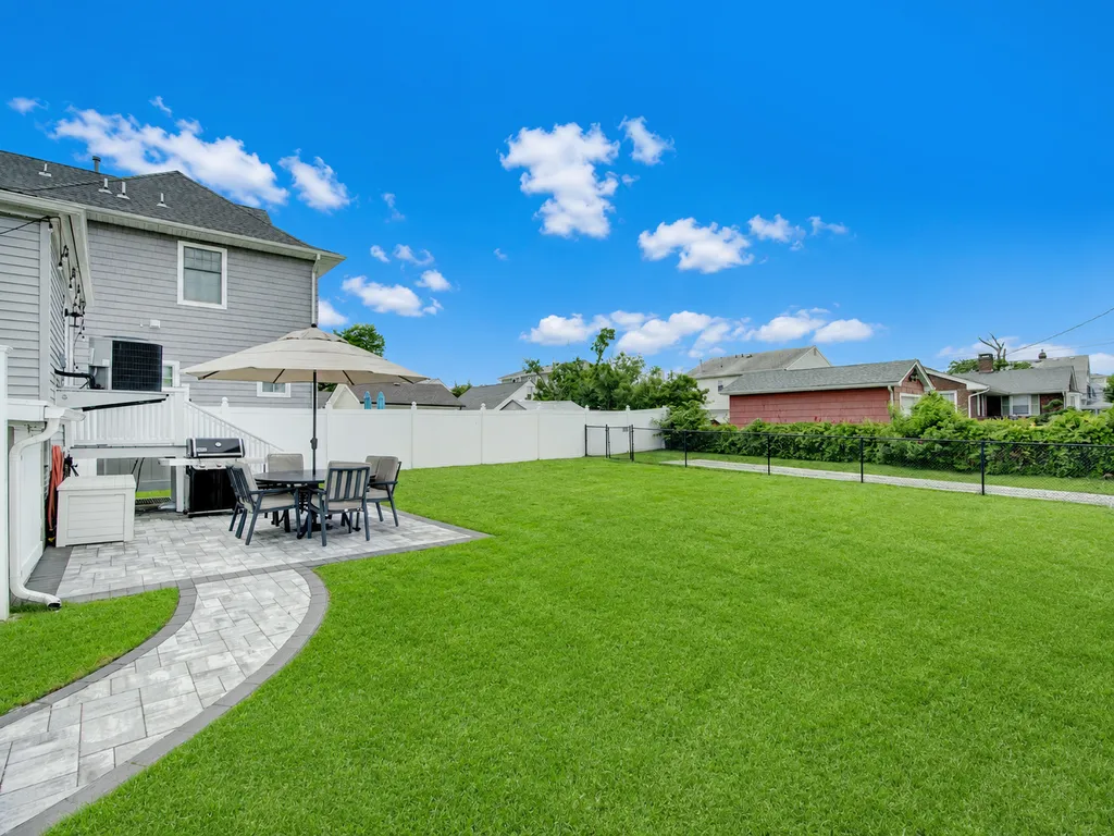 Fully Fenced Yard &amp;amp; Driveway Parking for 3 Cars