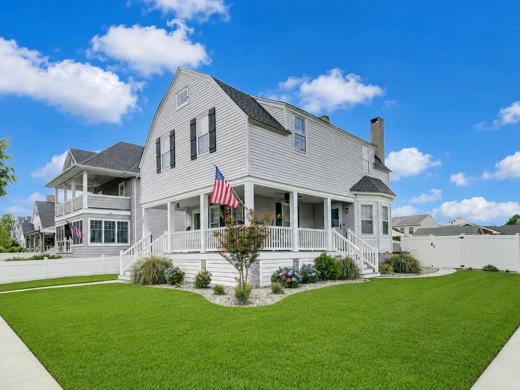 Welcome to Point Pleasant Beach Club! Wrap around porch on a corner lot with a fully fenced yard! 8 minute walk to beach &amp;amp; boadwalk