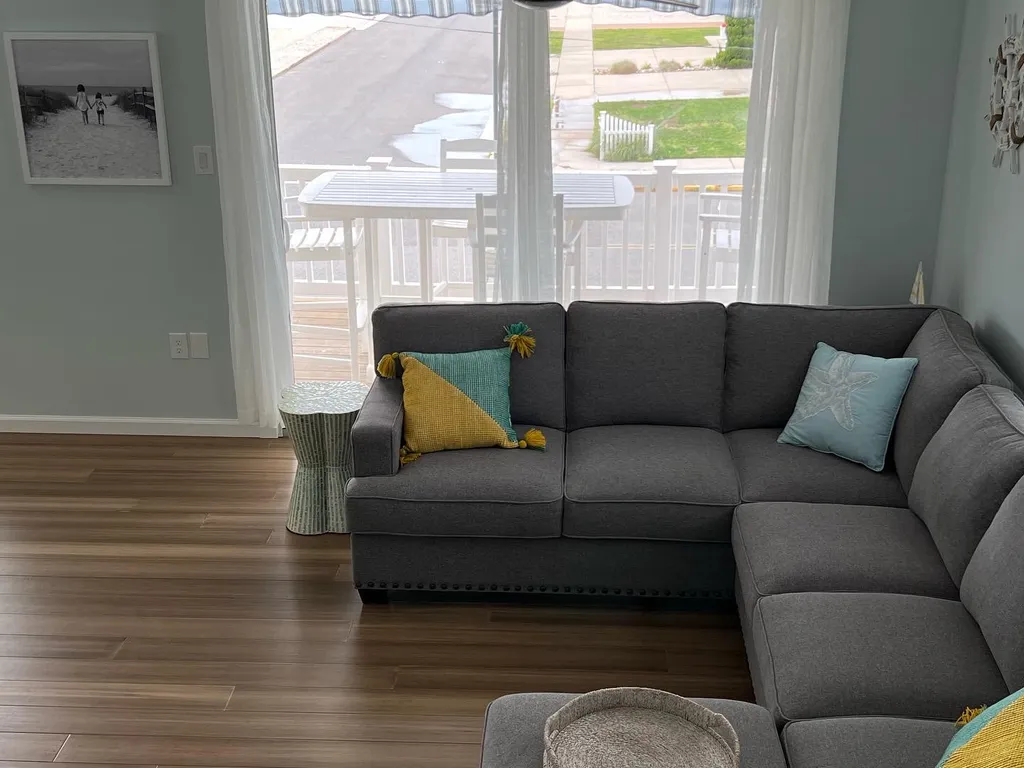 Living Room facing deck access