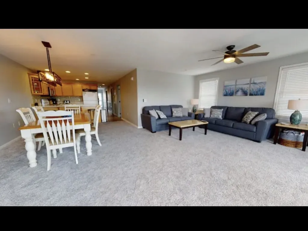 living room/dining room