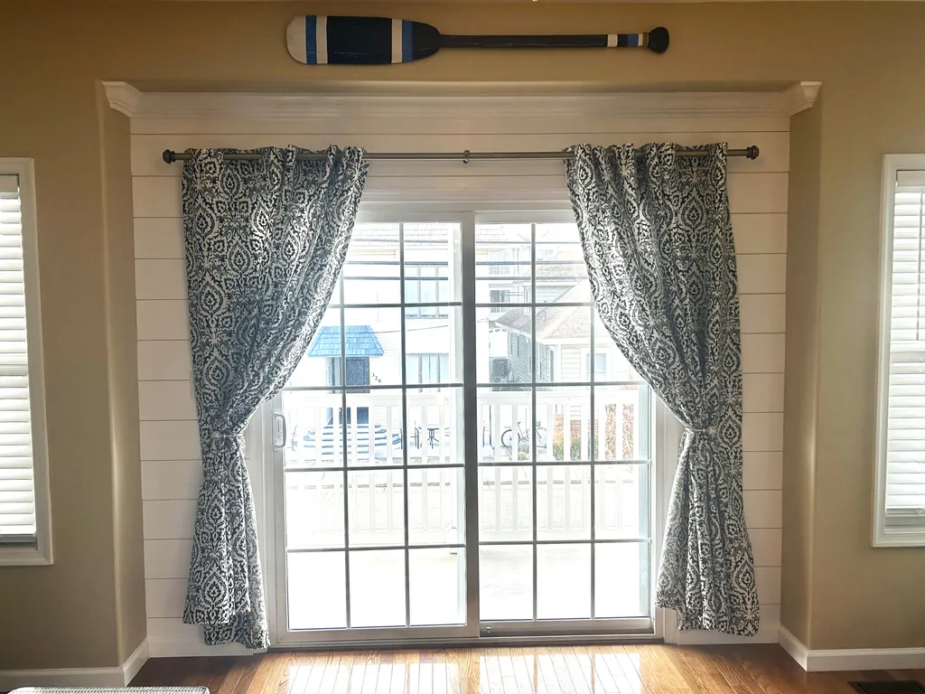 Slider to deck w/ shiplap and crown molding