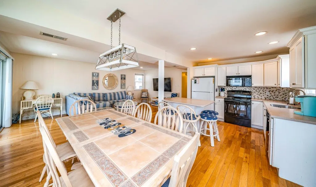 Entry-Open Floor Plan