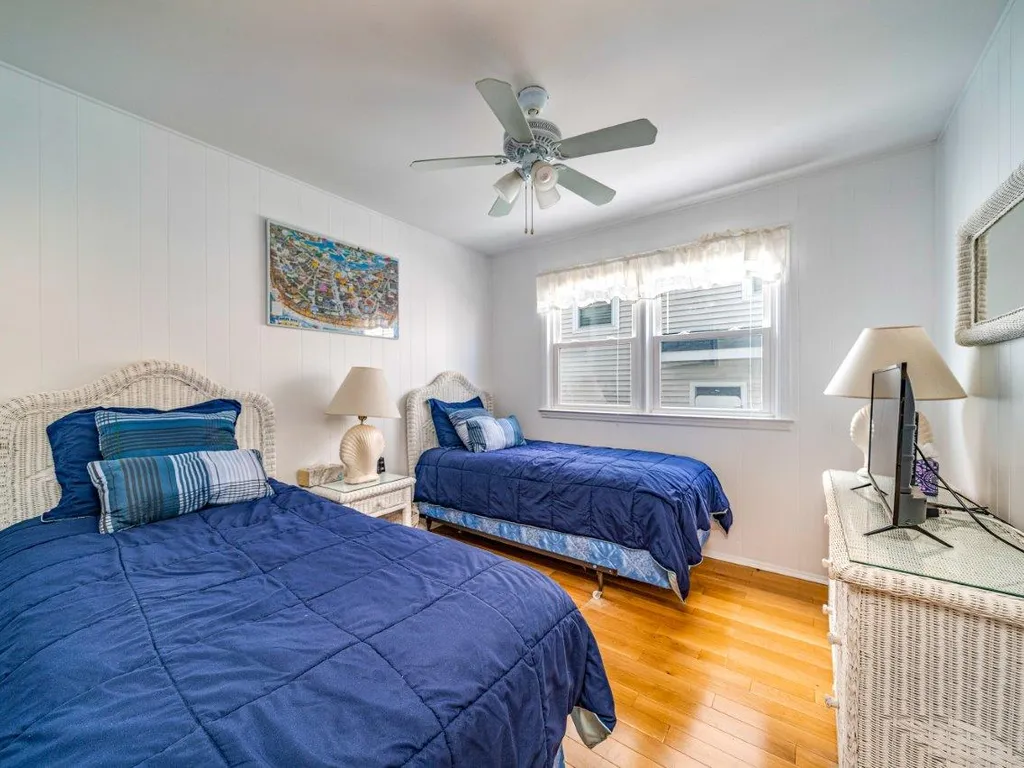 Bedroom 3-2 Twin Beds