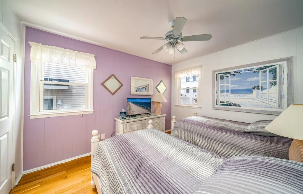 Bedroom 2-2 Twin Beds