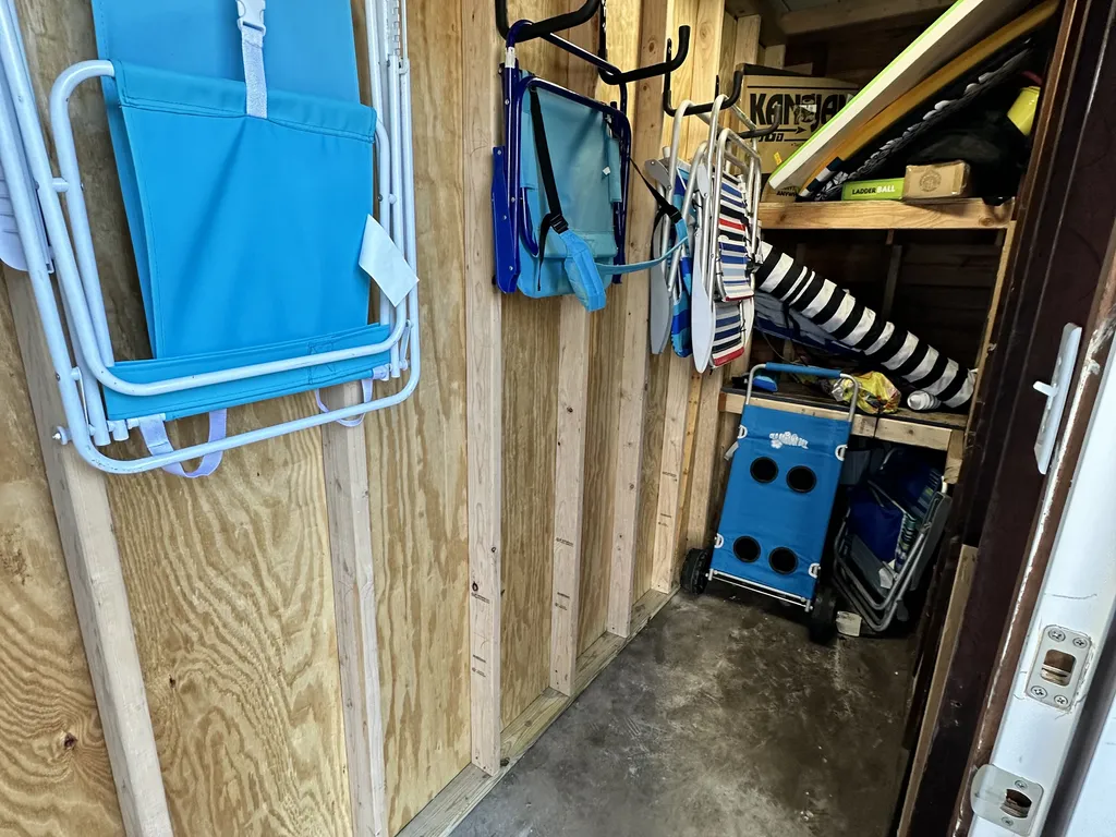 Private locking shed 