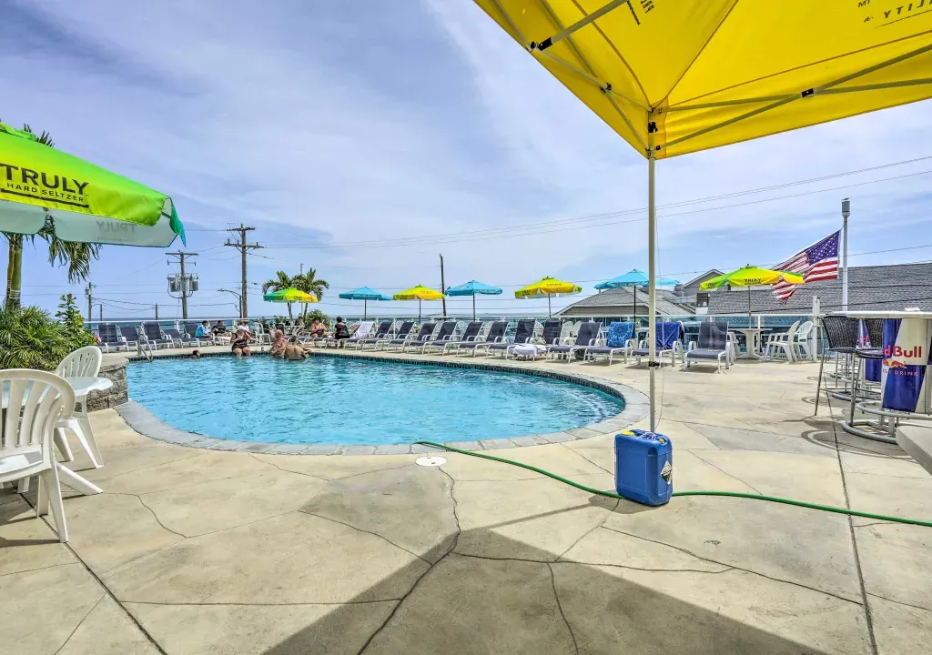Seasonal Community Pool