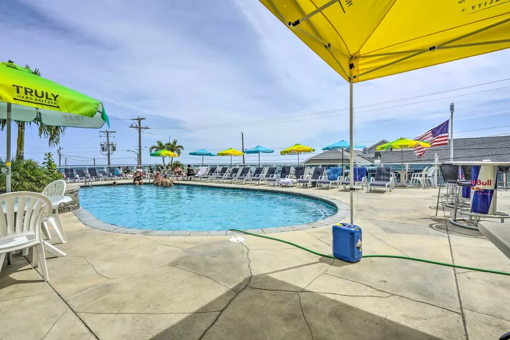 Seasonal Community Pool
