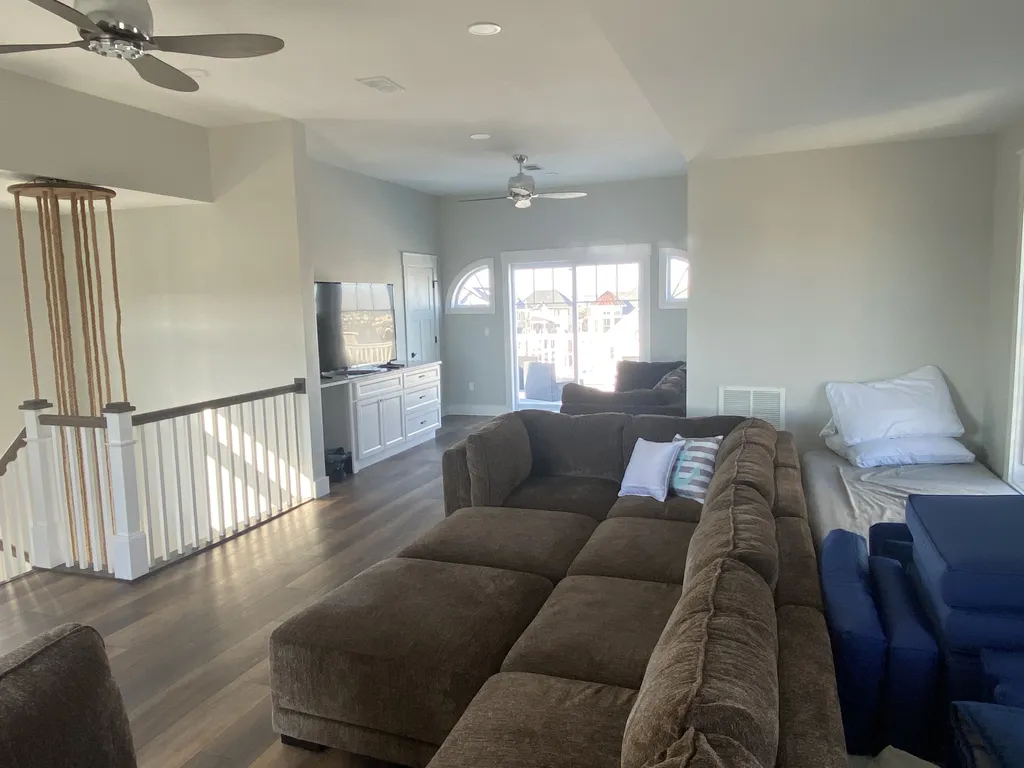 3rd Floor Great Room with Bar -Roof top deck 