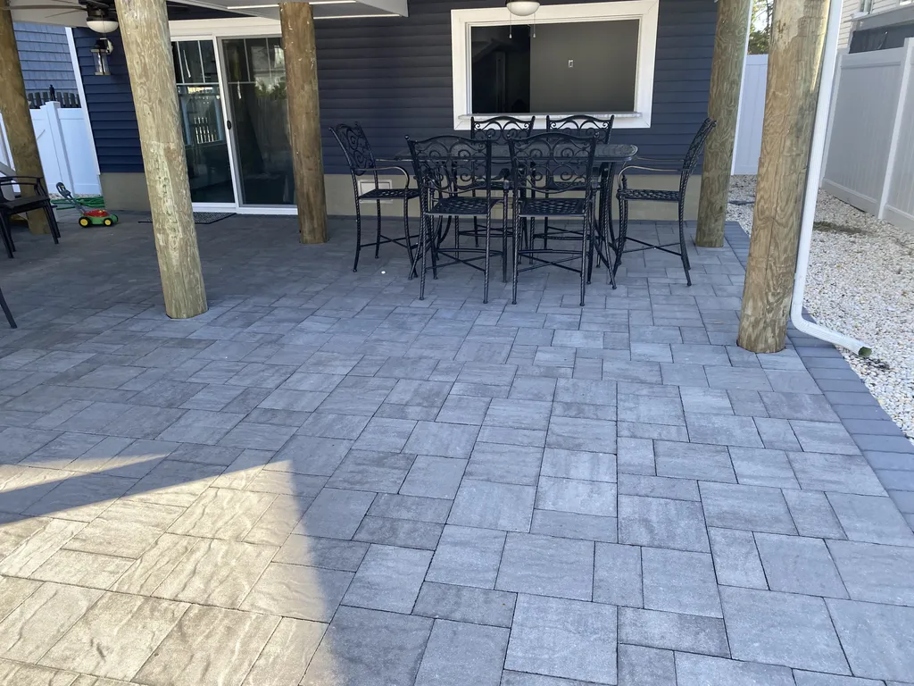 Ground Floor Covered Patio with Bar