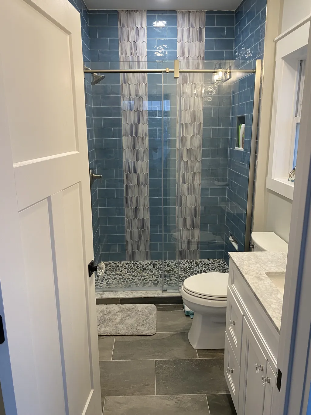 1st Floor Br en-suite Bath