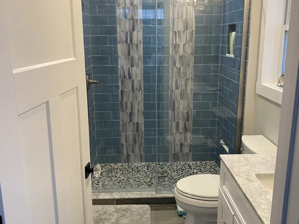 1st Floor Br en-suite Bath