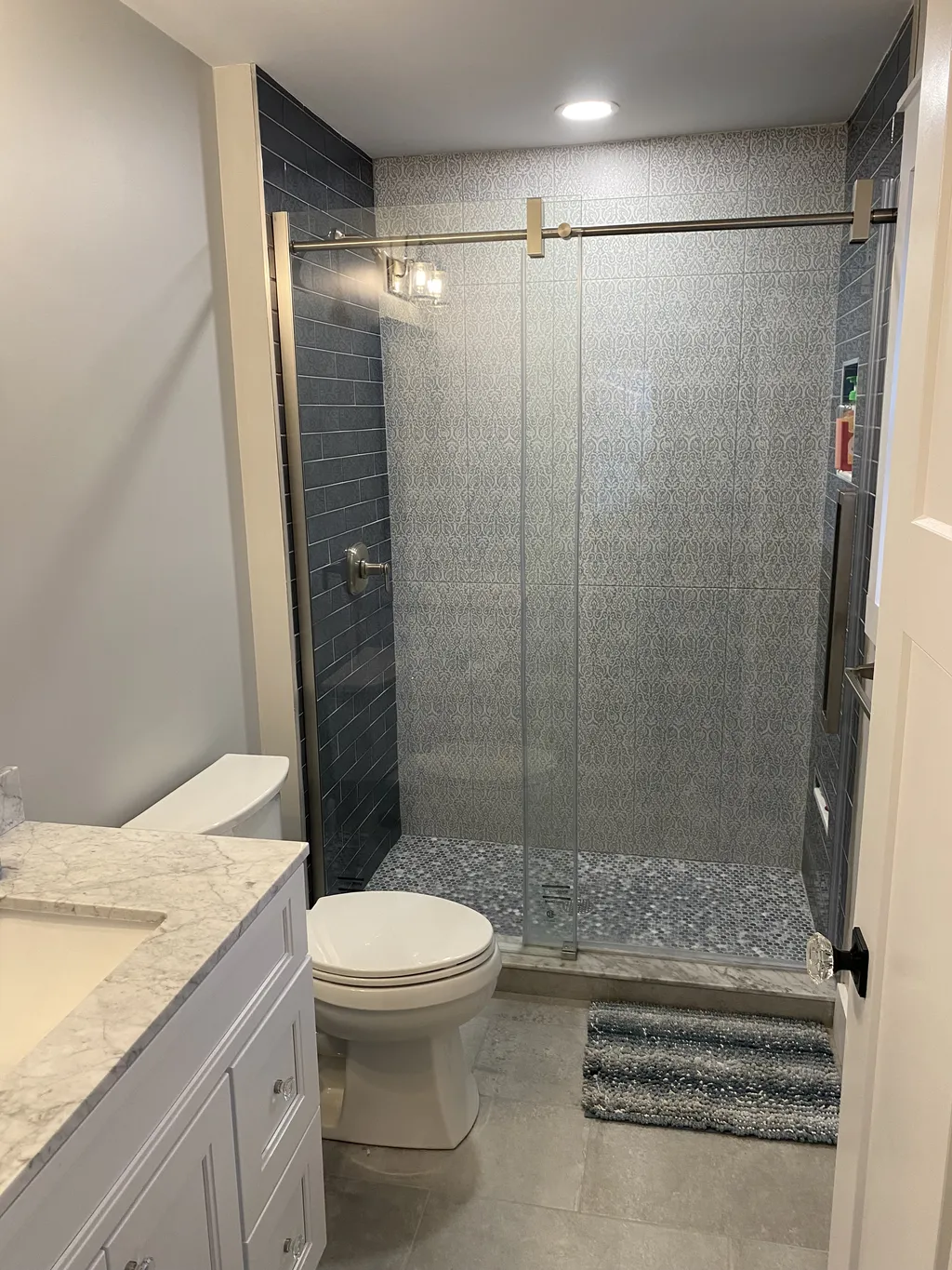 2nd Fl King BR en-suite Bath
