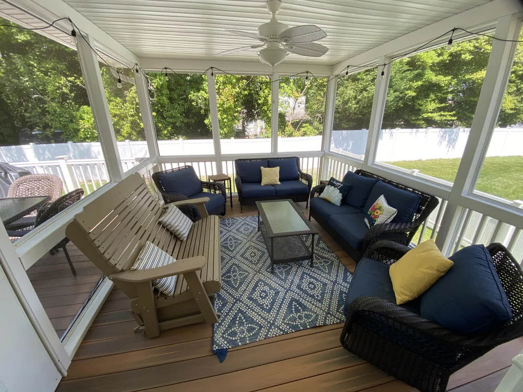 Screened Rear Porch