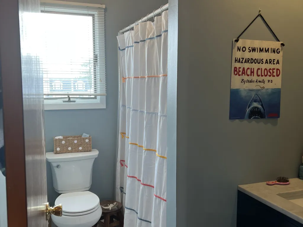 Upstairs main bath- with tub