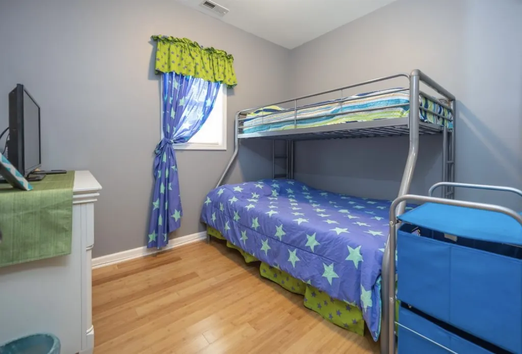 Second bedroom with bunkbed