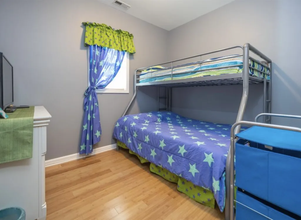 Second bedroom with bunkbed