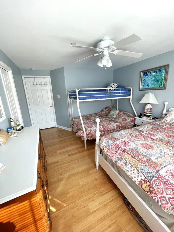 bunk bedroom