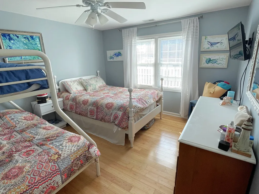 bunk bedroom 