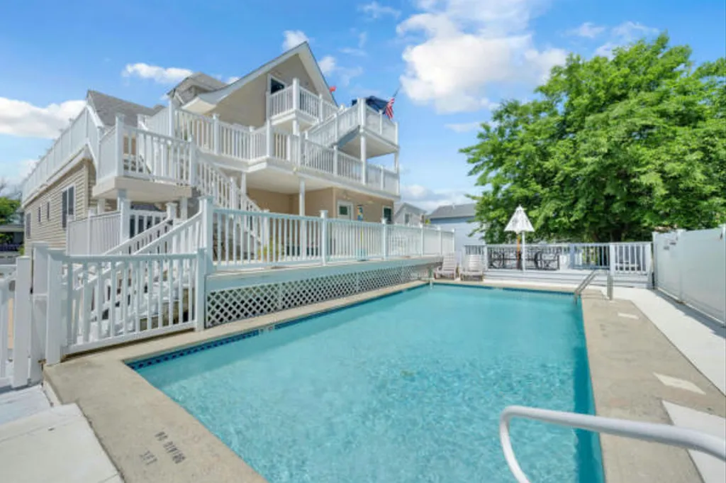 semiprivate pool
