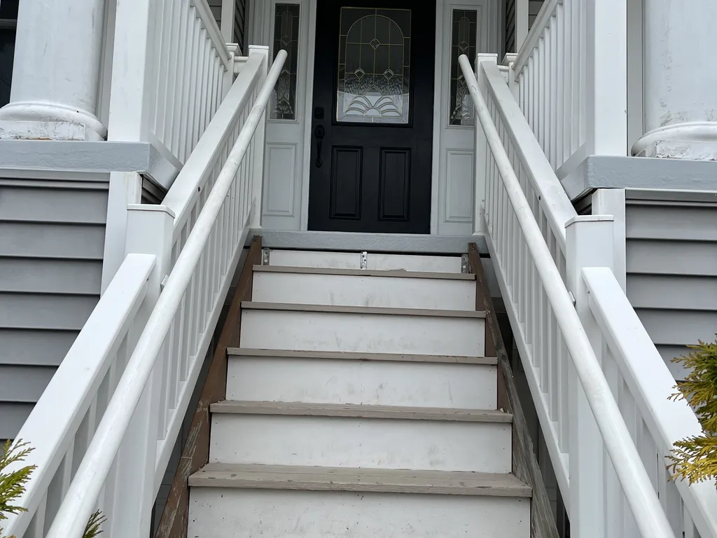 Front 224 E Garfield Unit A entrance