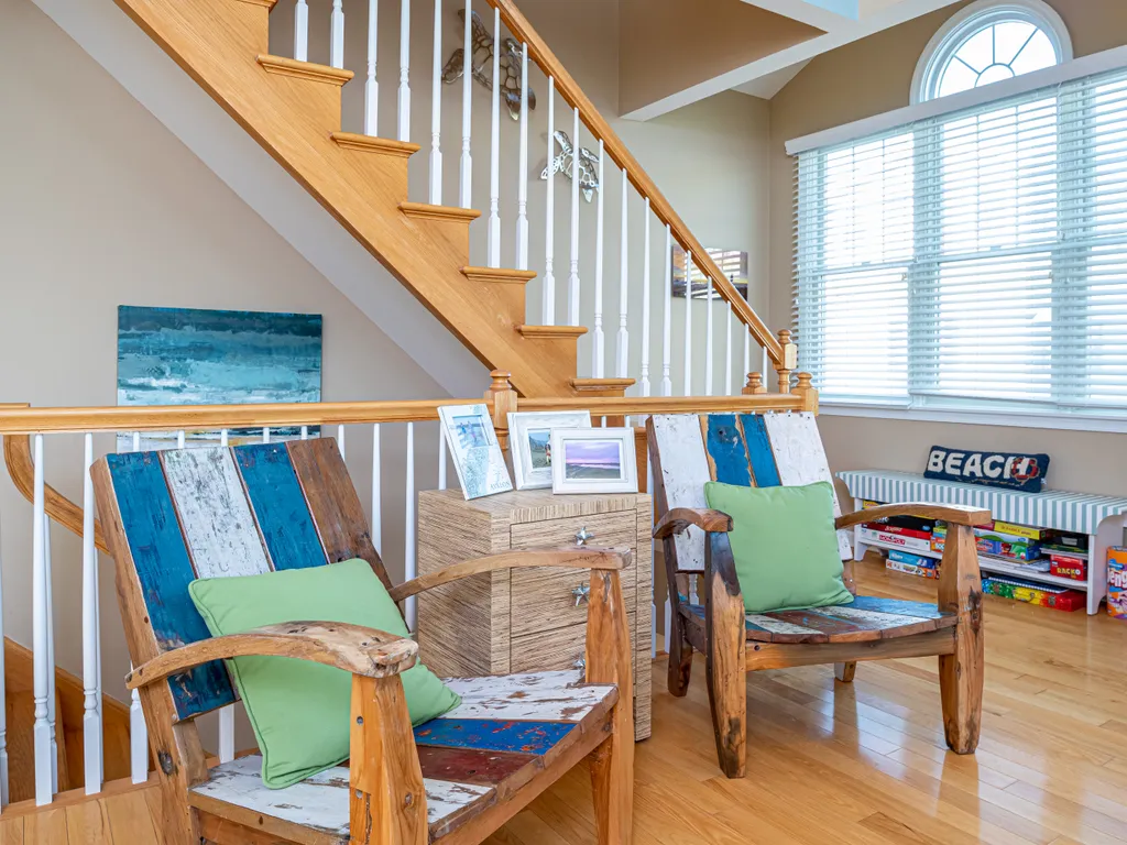 Fully furnished sitting for you to enjoy.
