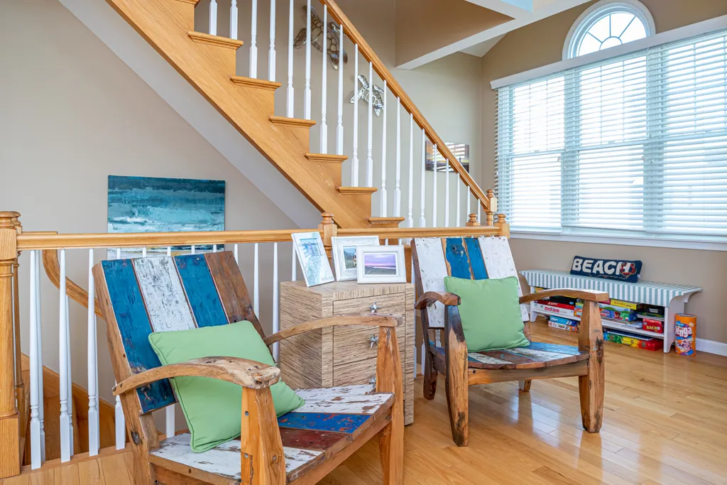 Fully furnished sitting for you to enjoy.