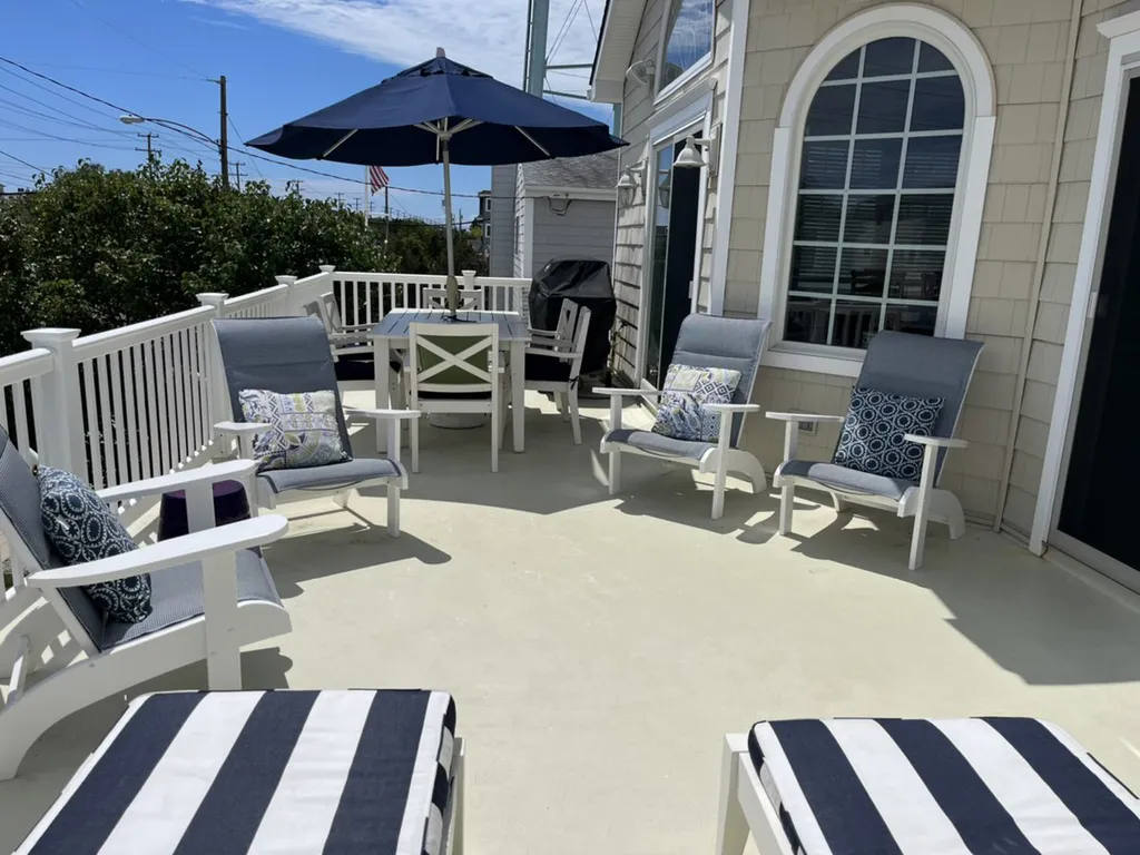 Enjoy this spot of the home together.