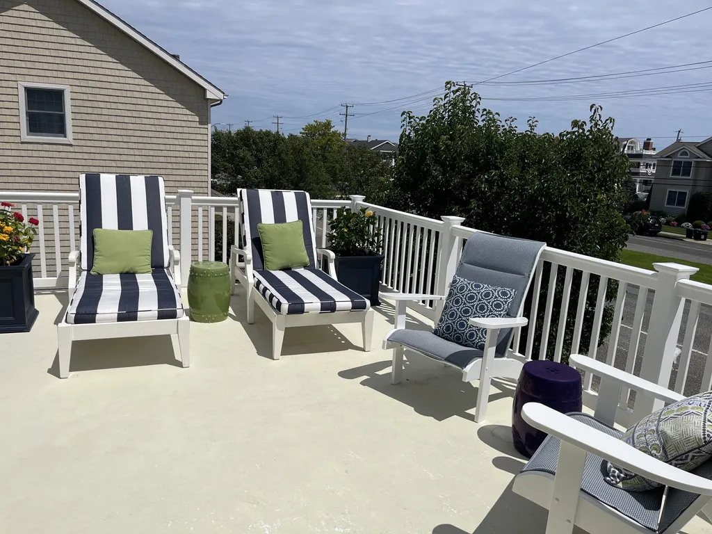 Enjoy this spot of the home together.