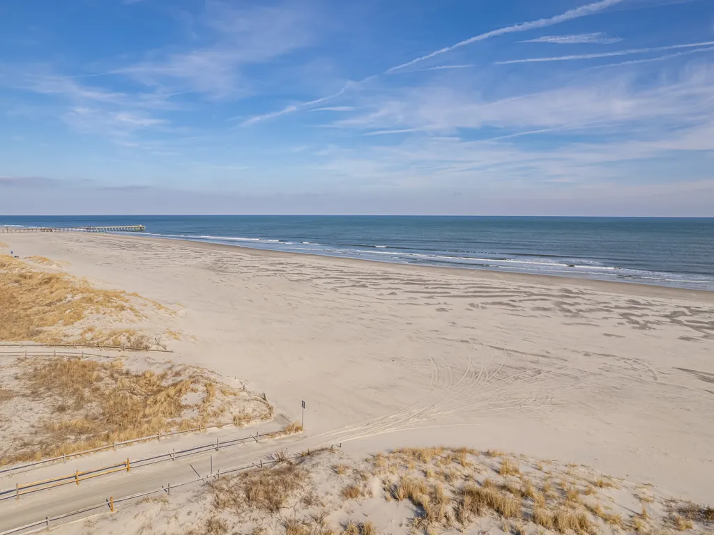 2 blocks to the beach
