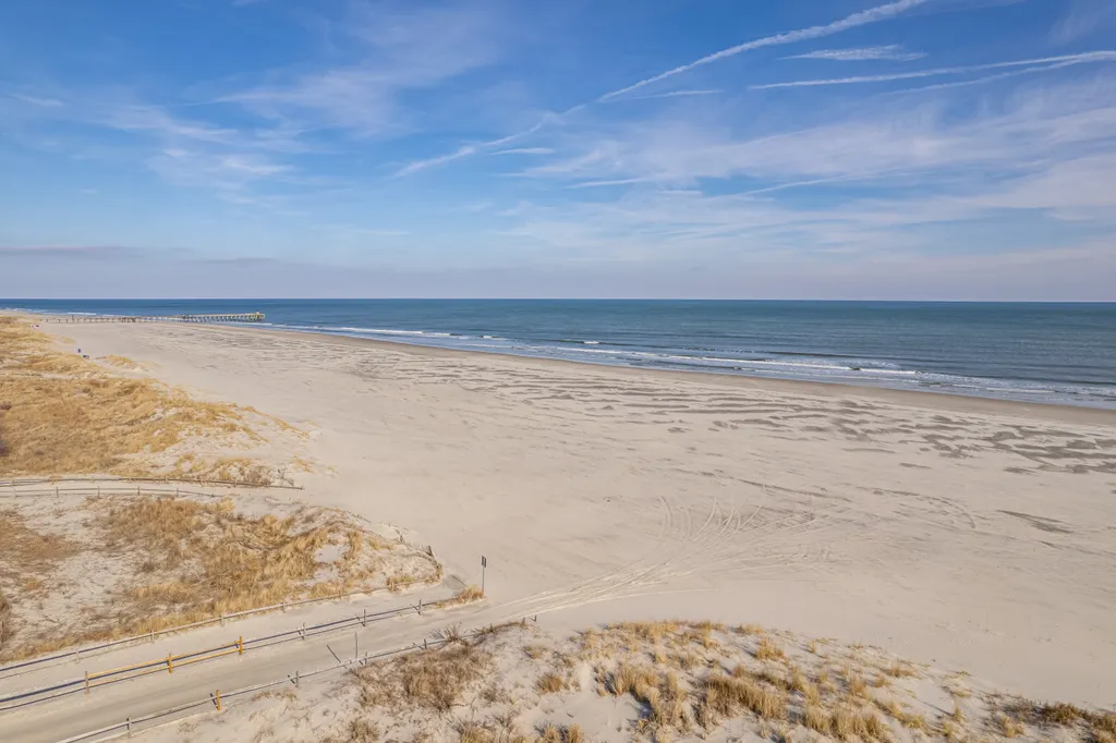 2 blocks to the beach