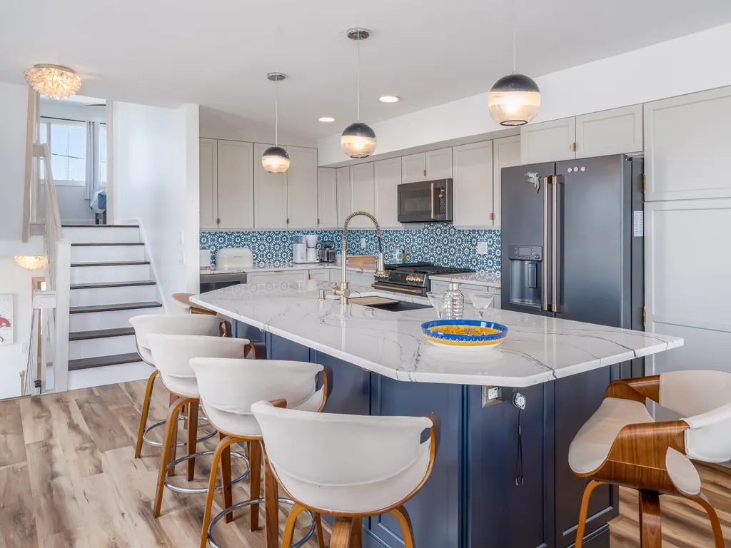 Fully equipped kitchen.