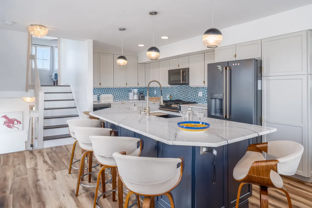 Fully equipped kitchen.