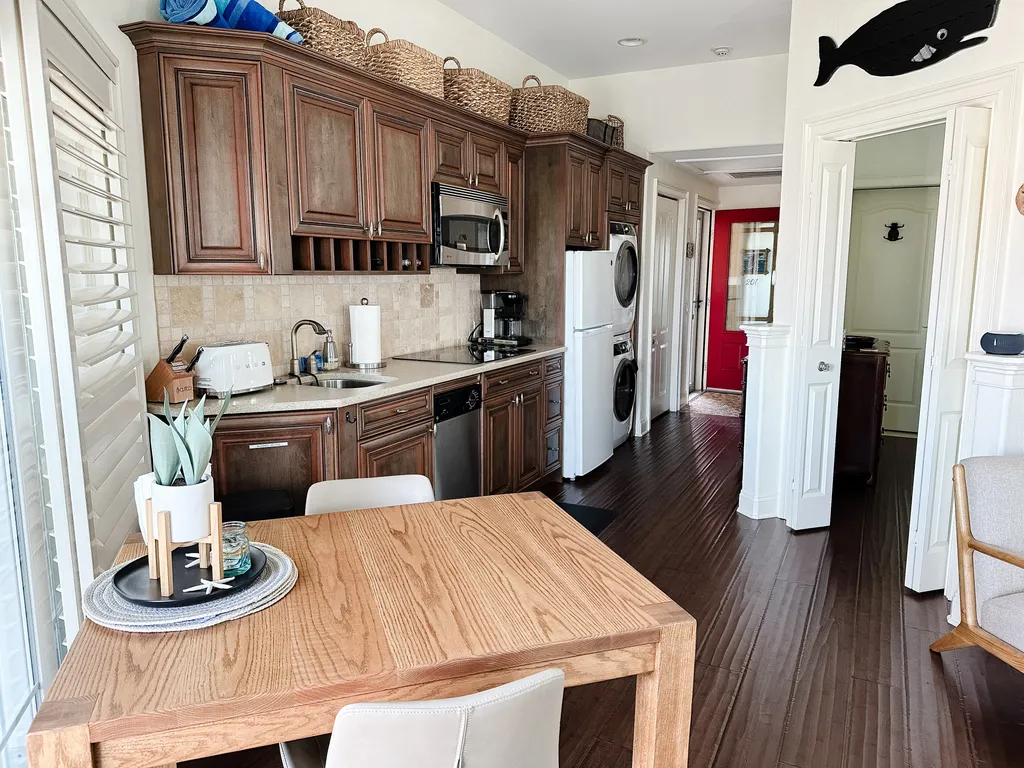 Full kitchen