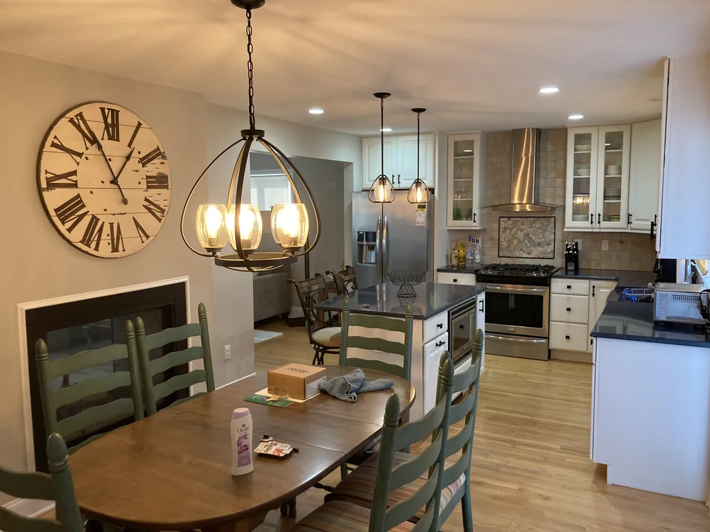 Kitchen and Breakfast Area