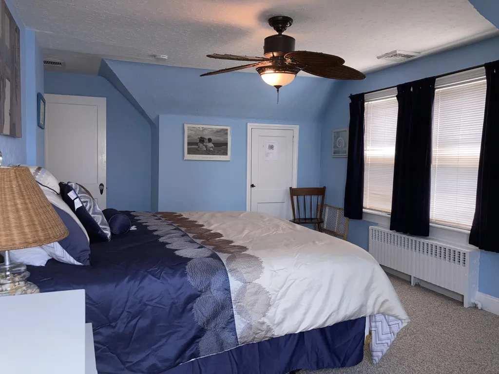 Bedroom 1 w/King Size Bed