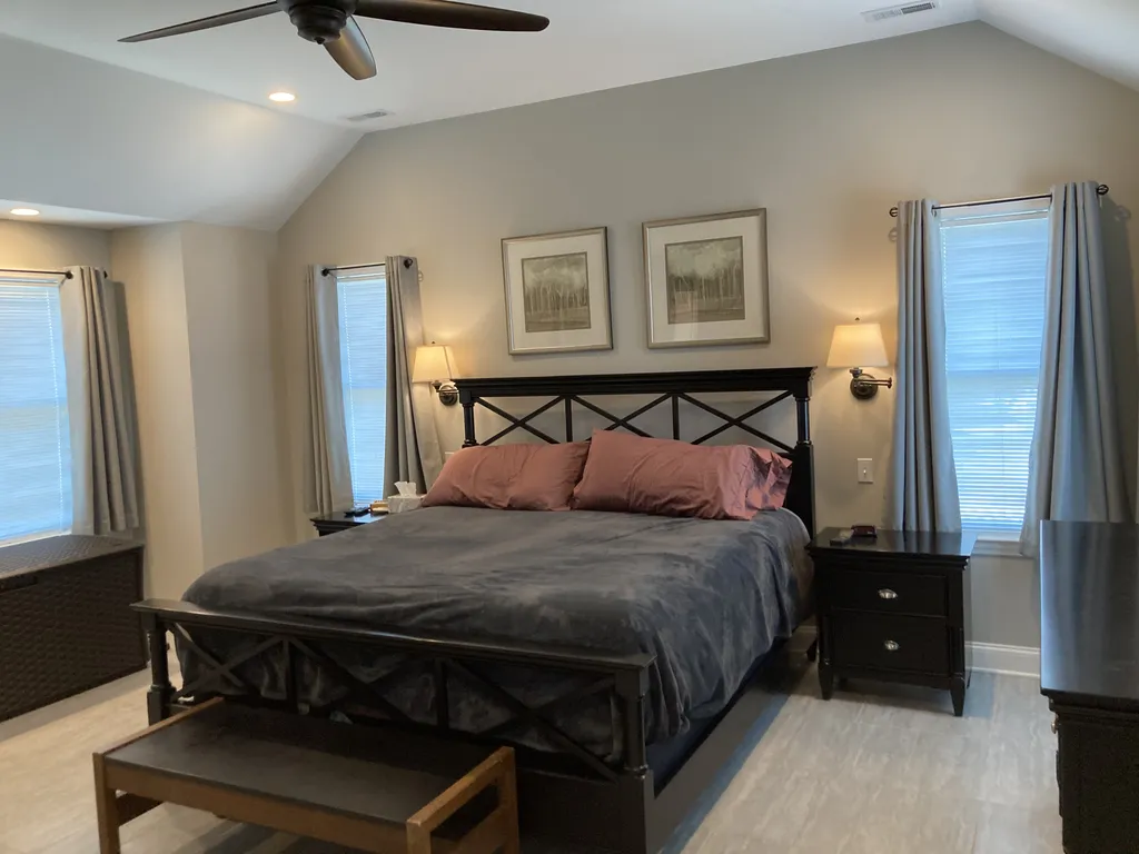 Master w/King Size Bed