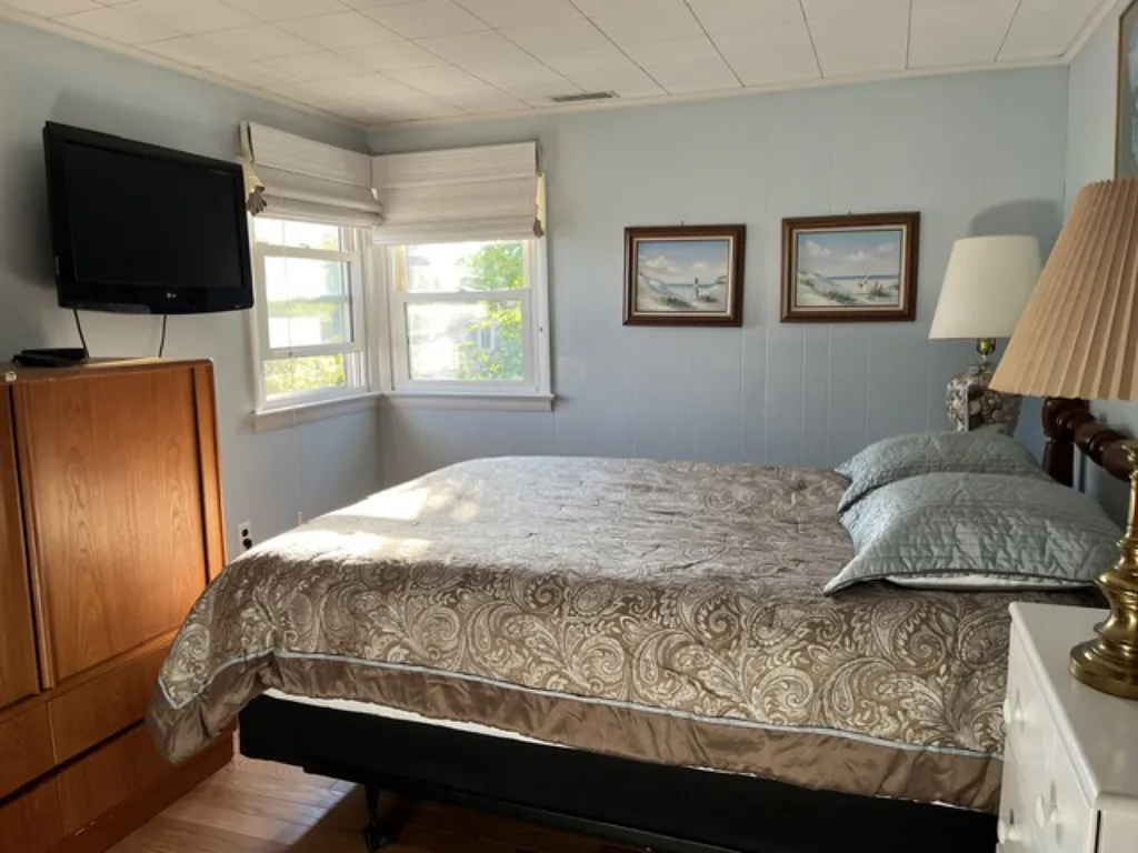 another view of queen bedroom