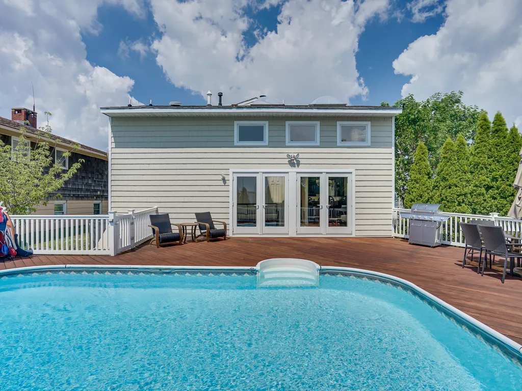 Private Heated Pool (warm weather months only)