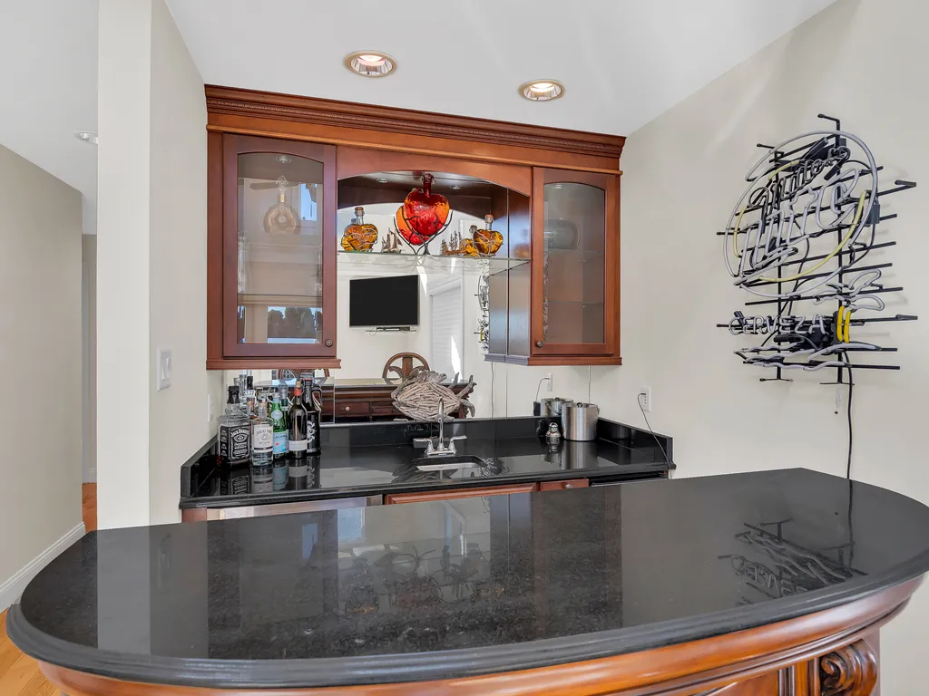 Wet Bar in entertaining area