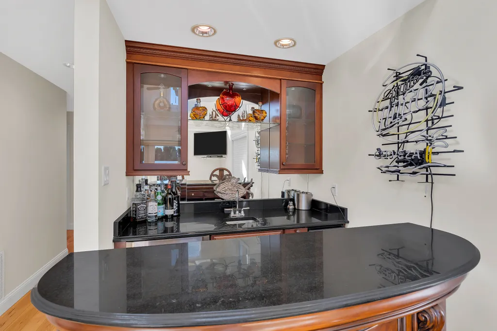 Wet Bar in entertaining area