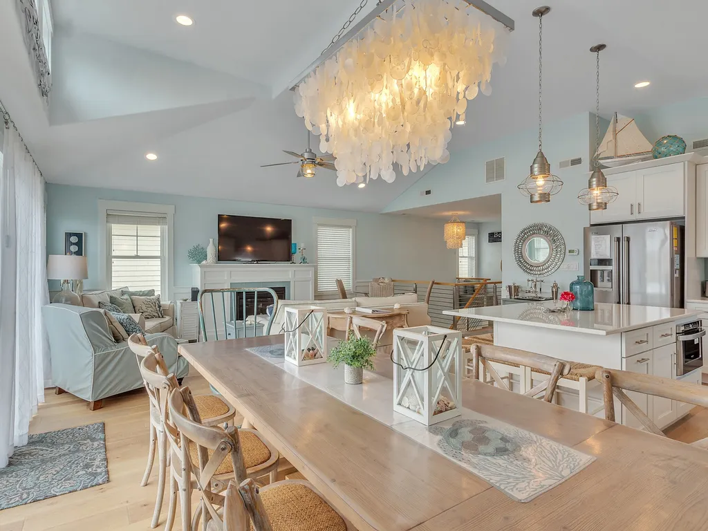 Dining Area Seats 10