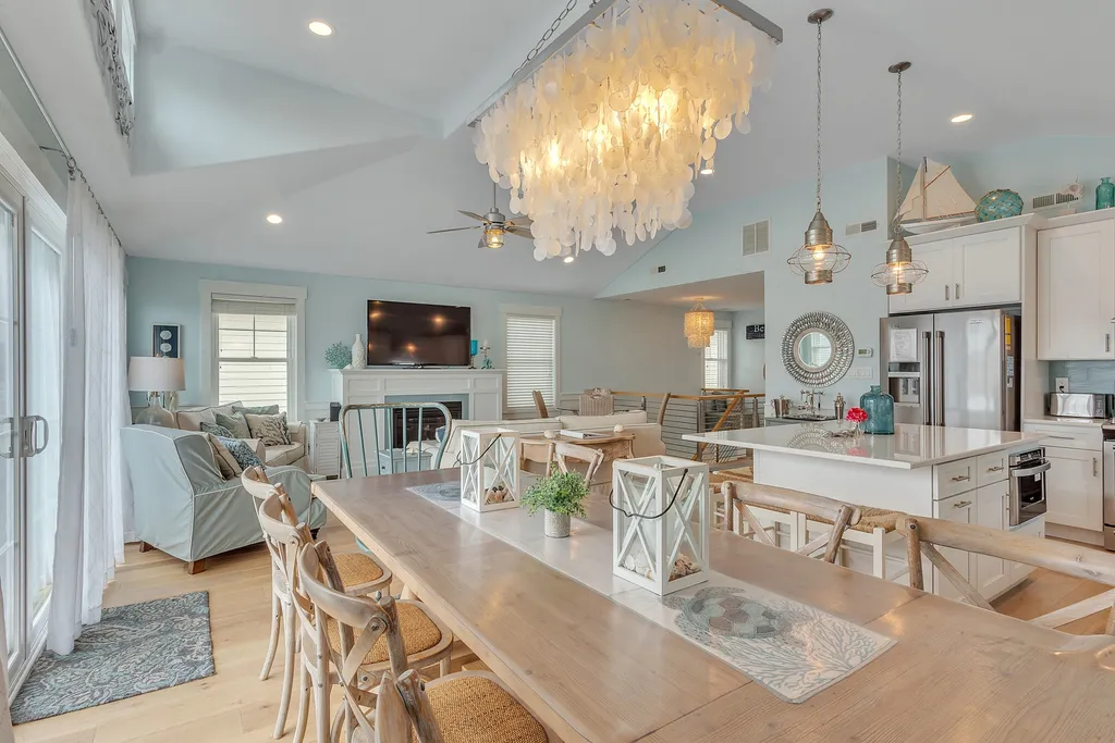 Dining Area Seats 10