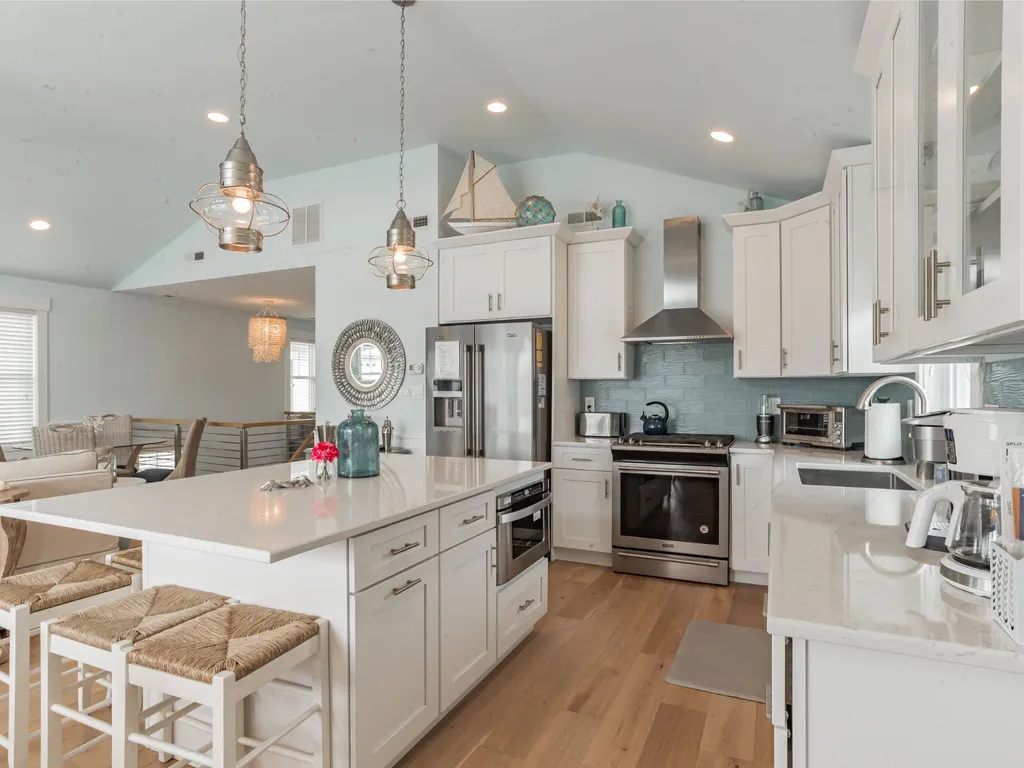 Beautifil kitchen with SS Appliances