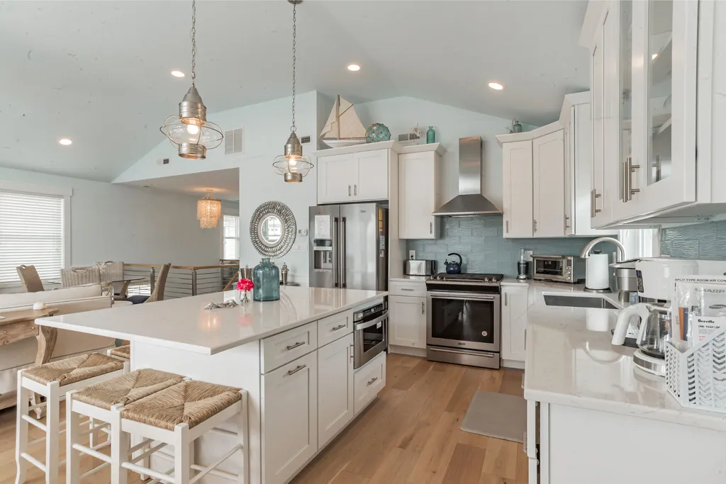 Beautifil kitchen with SS Appliances